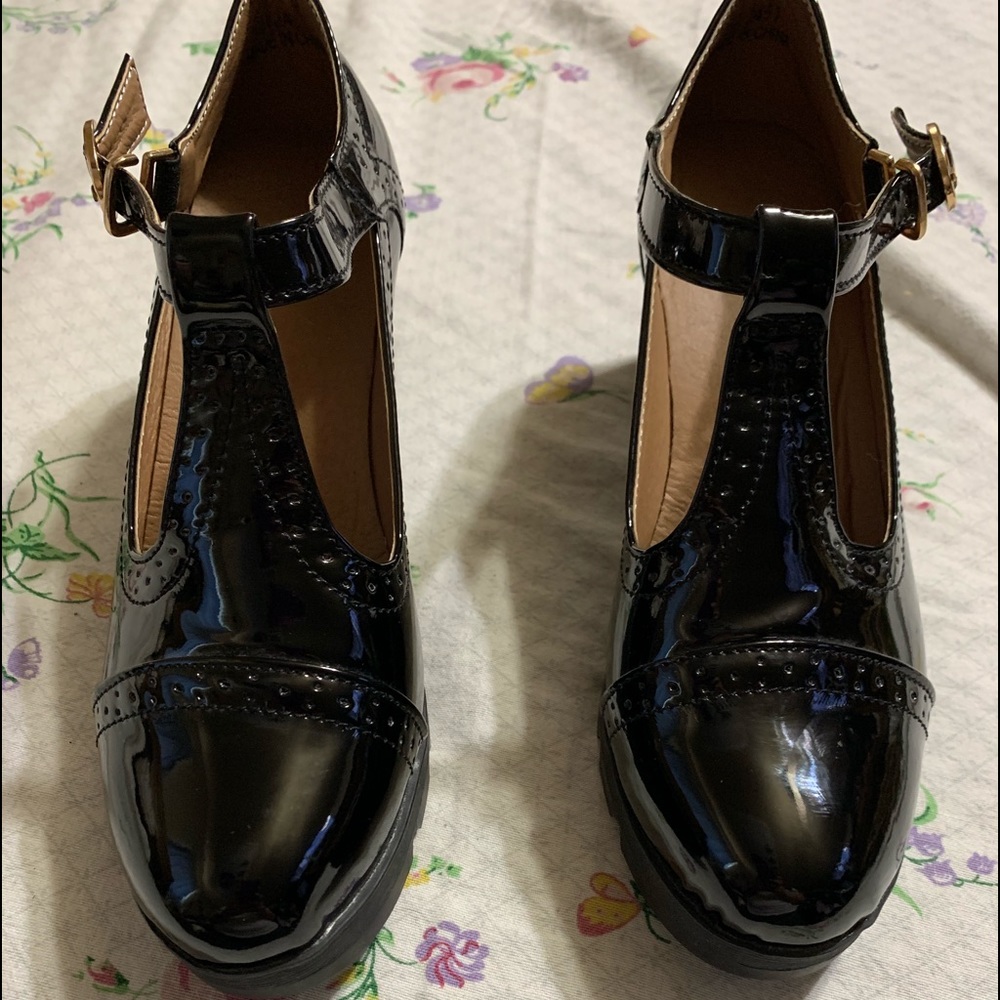 Black maryjane heels